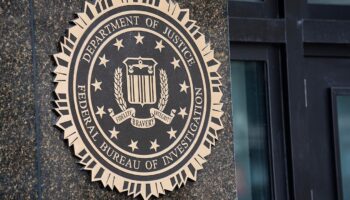 Увольнения аналитиков ФБР на фоне расследования выборов 2020 года